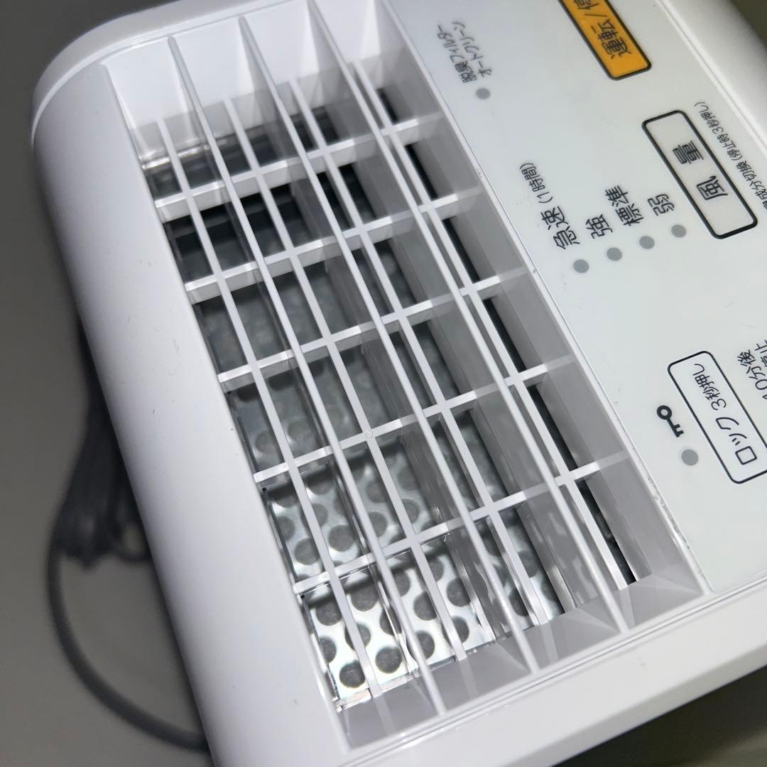 清掃済み　2019年製　プラジオン　富士通　脱臭機　DAS-15K ホワイト