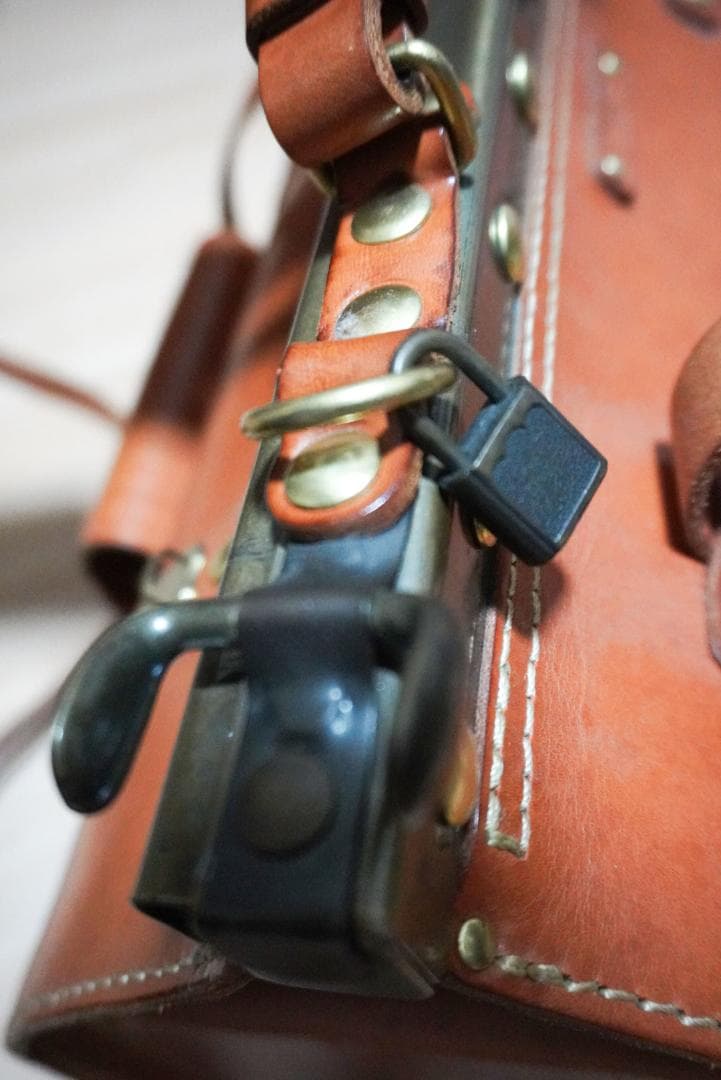 大人の魅力‼️HERZ限定モデル 「グラッドストン・バッグ」