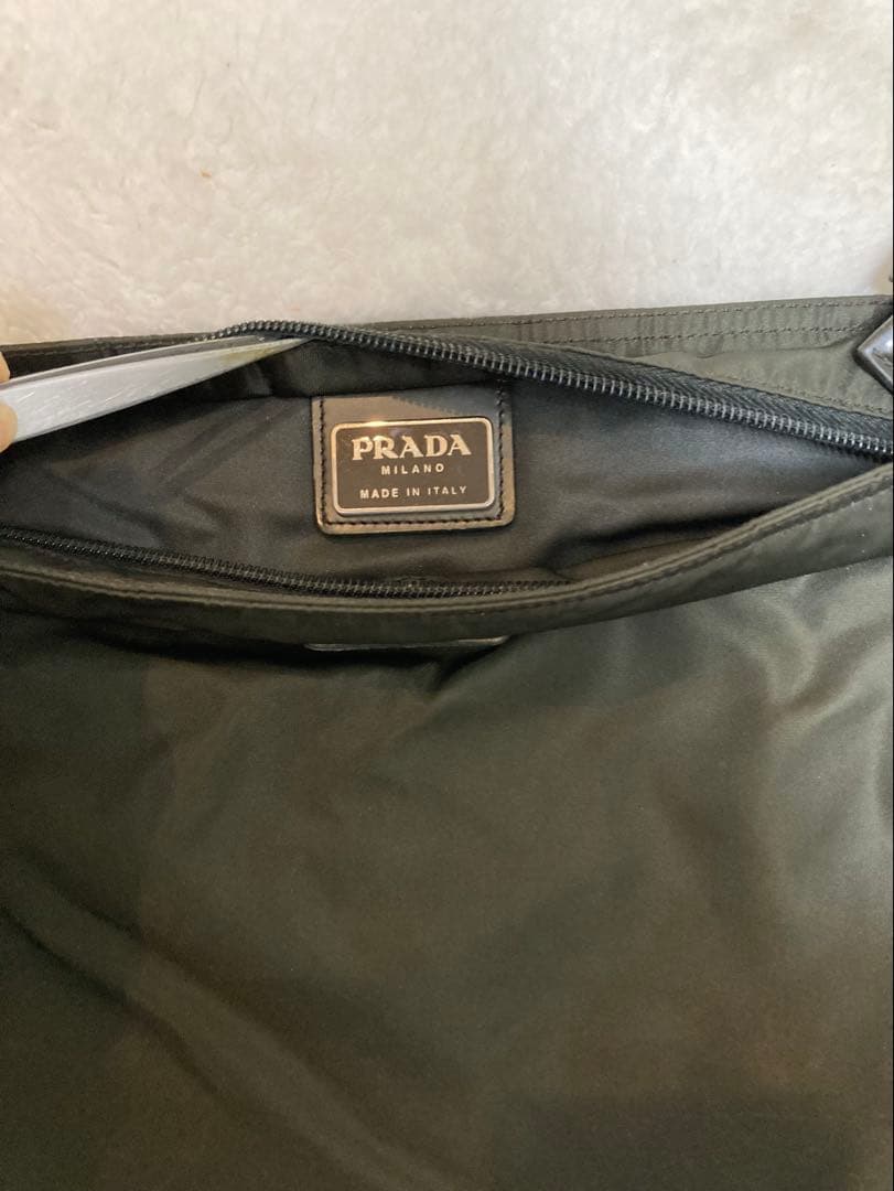 てぃん様　PRADA 斜め掛けショルダーバッグ