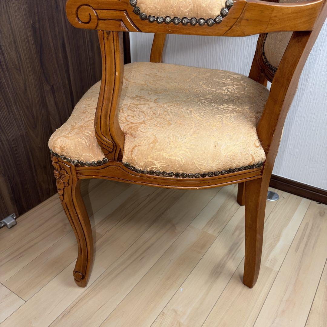 アンティークチェア 猫脚 クリーム　鋲打ち