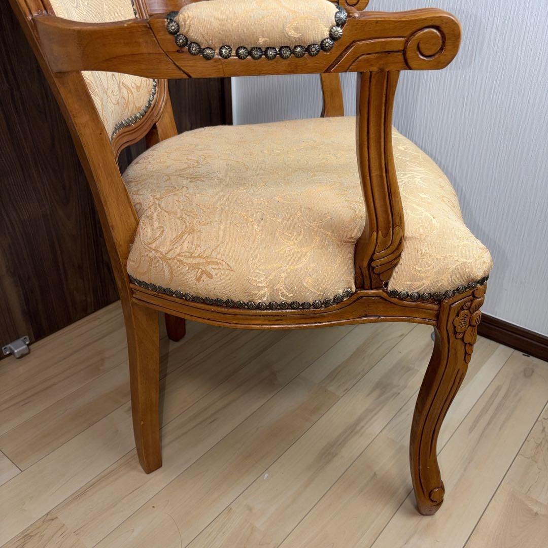 アンティークチェア 猫脚 クリーム　鋲打ち