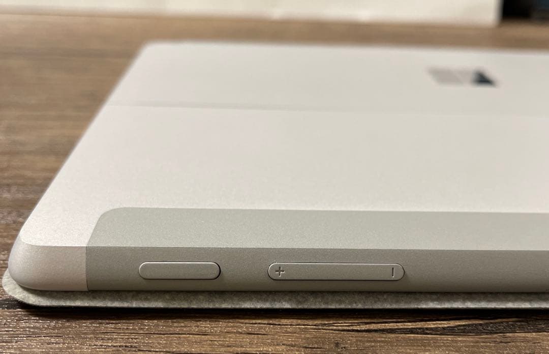 Surface Go (128GB/8GB) & タイプ カバー (プラチナ)