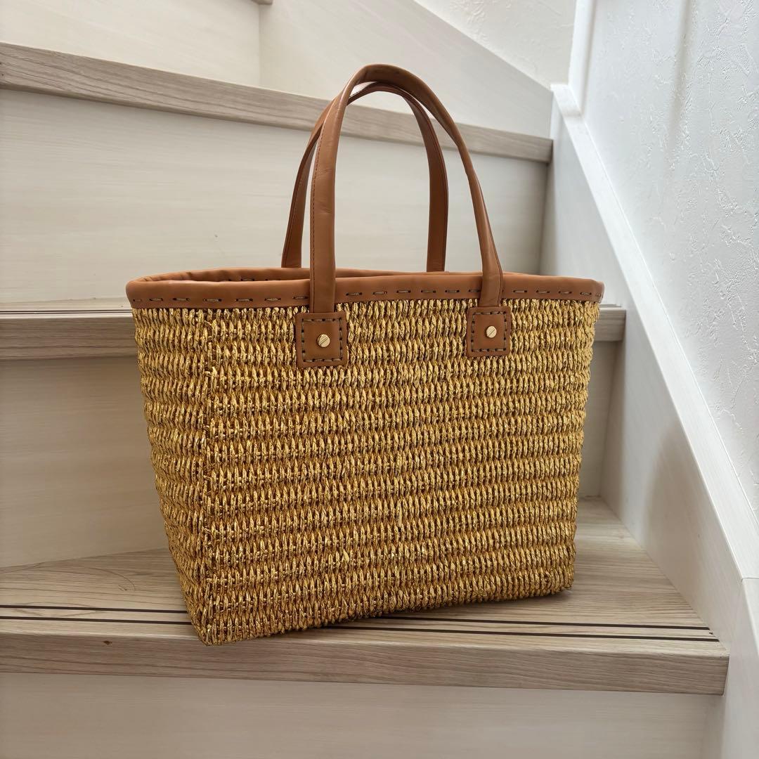 TORY BURCH かごバッグ　タッセル付き　ゴールド