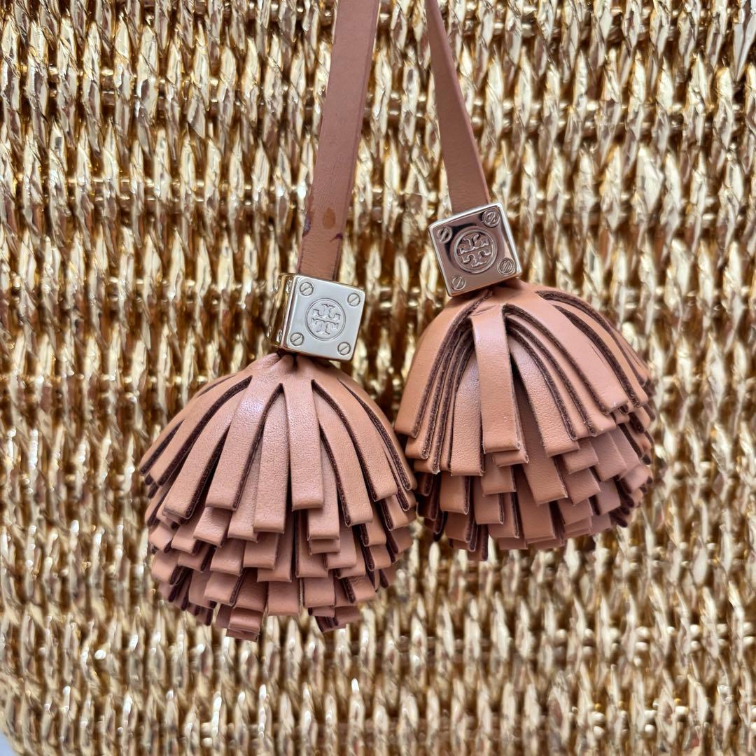TORY BURCH かごバッグ　タッセル付き　ゴールド
