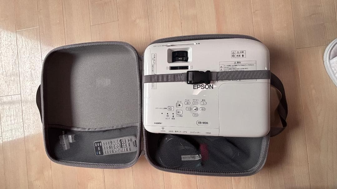 エプソンプロジェクター、三脚・ケース・ワイヤレスユニット付き