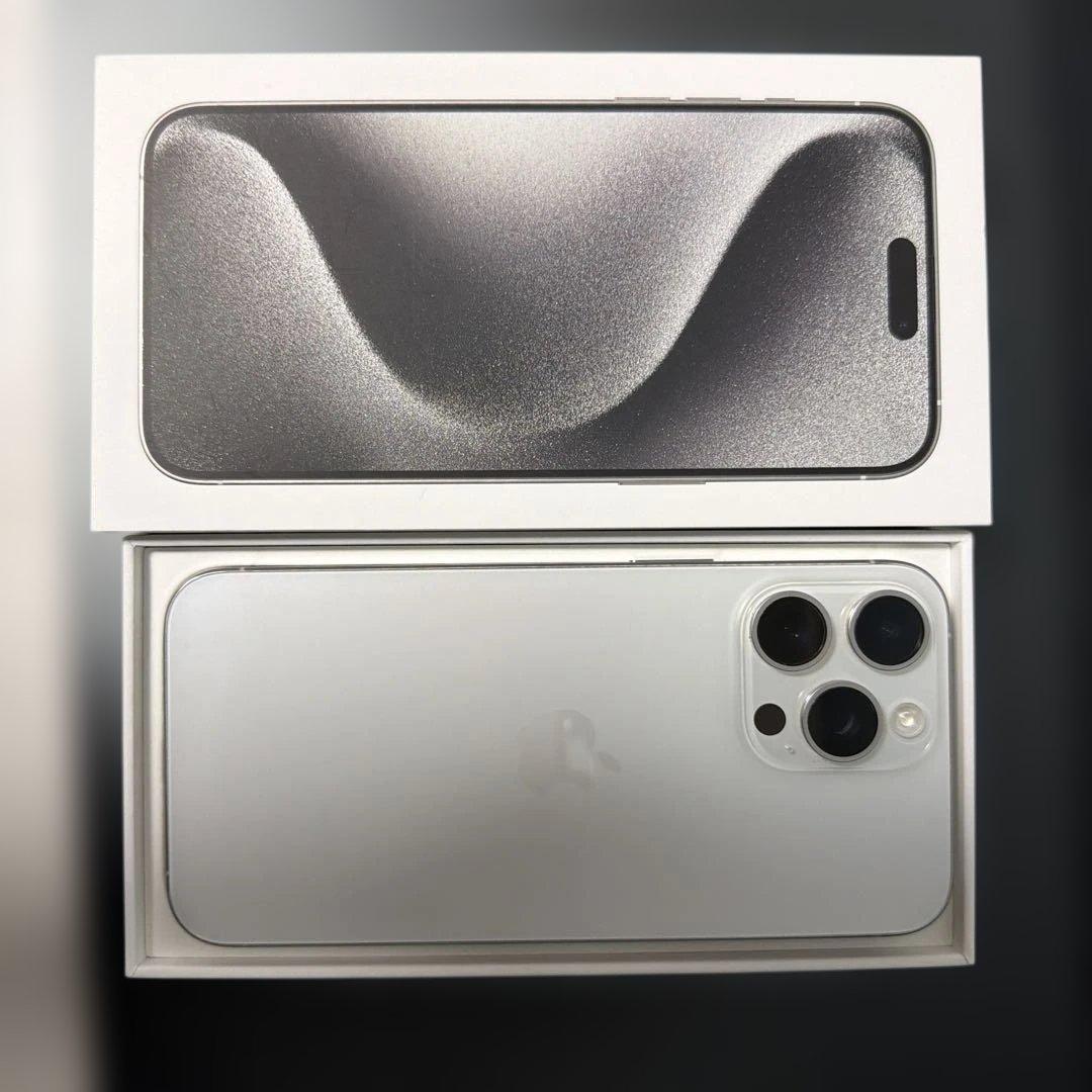 中古　超美品 SimフリーApple iPhone 15 Pro max 本体