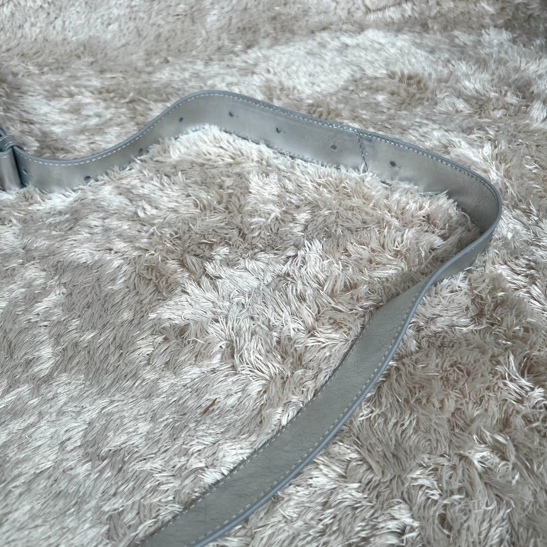 未使用級✨　イアパピヨネ　スワローマチショルダーバック　シルバー　レザー