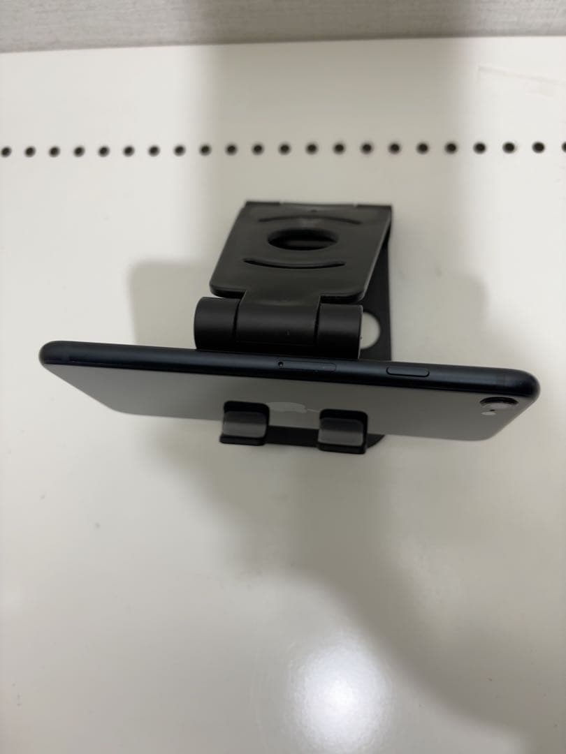 早い者勝ち　[SIMフリー]Apple iPhone se3