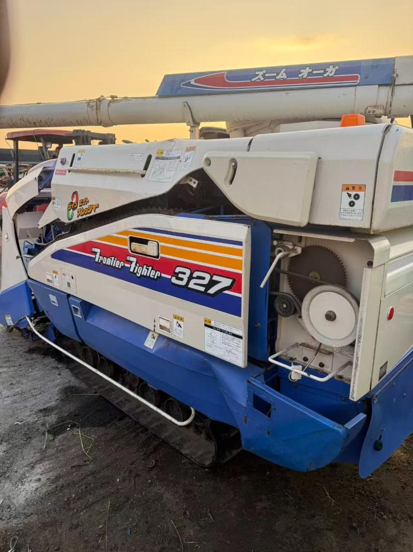【福岡県みやま市】イセキ コンバイン 型式 327 3条刈 アワメータ—427H