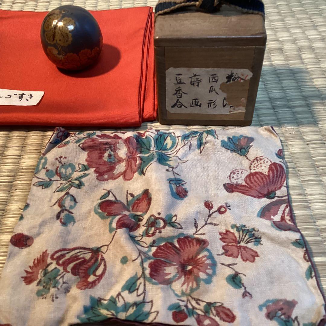時代　西瓜形蒔絵豆香合　(茶箱に)