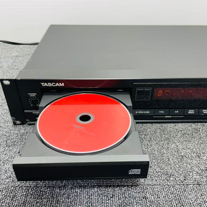 TASCAM タスカム　CDプレーヤー　CD-401 業務用CDプレーヤー