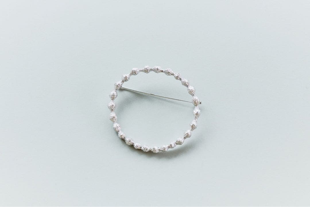 ミナペルホネン　タンバリン　ブローチ