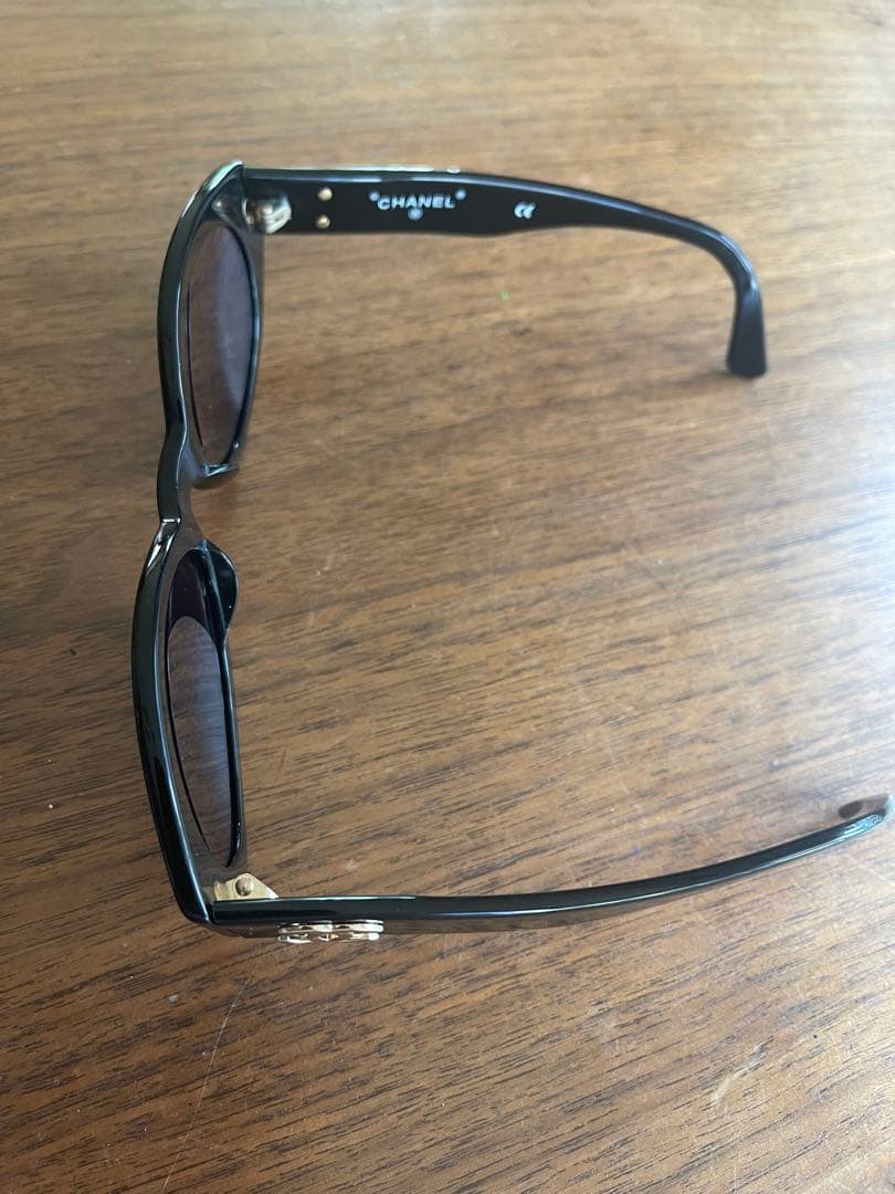 CHANEL サングラス キャットアイ 黒