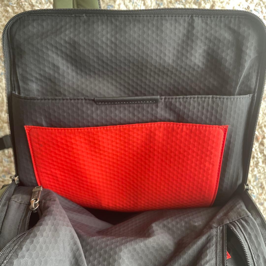 希少 TUMI lark bravo ミリタリーグリーン　定価74,800円