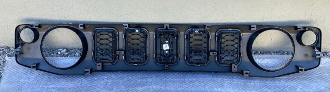 ジムニー　ノマド　純正　フロントグリル