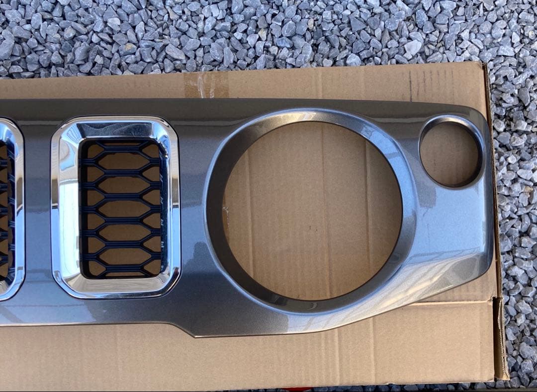 ジムニー　ノマド　純正　フロントグリル