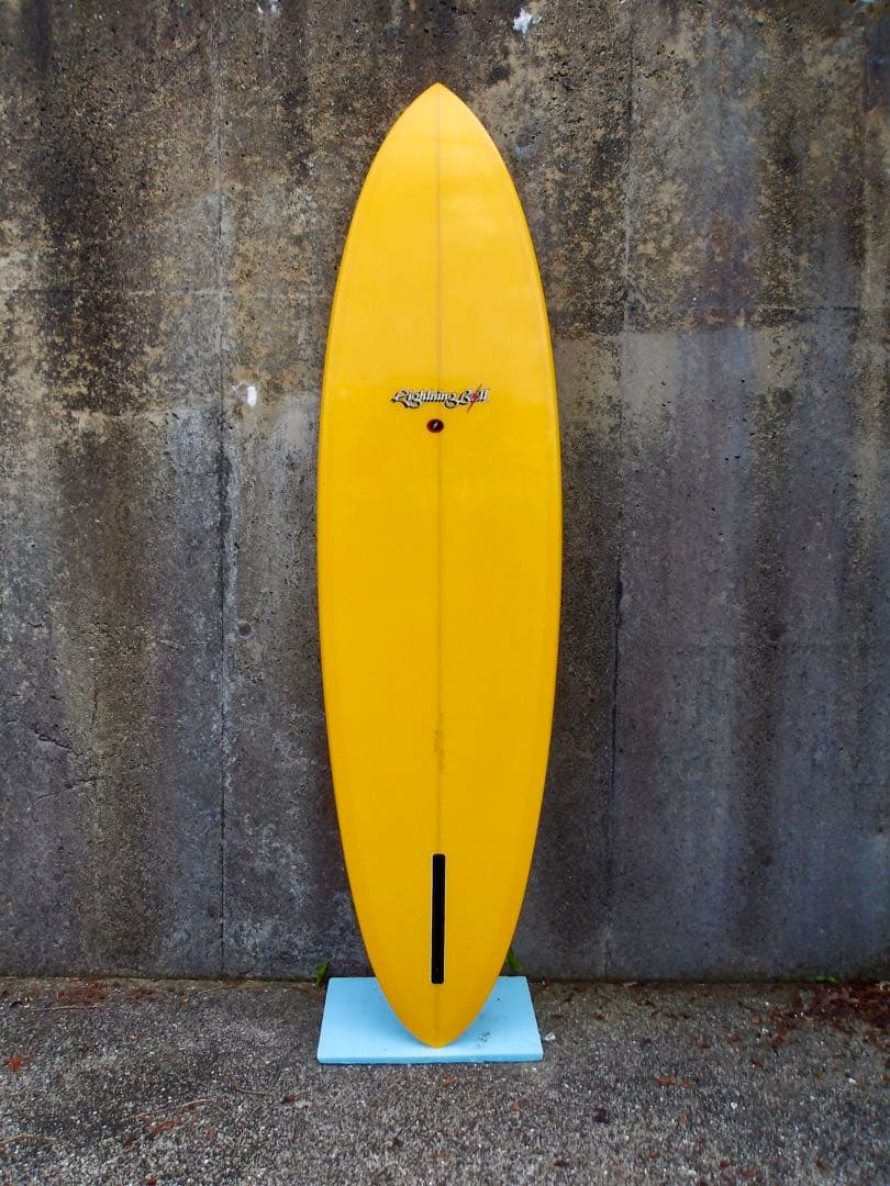 黄色いサーフボード　ライトニングボルト　ミッドレングス6'9