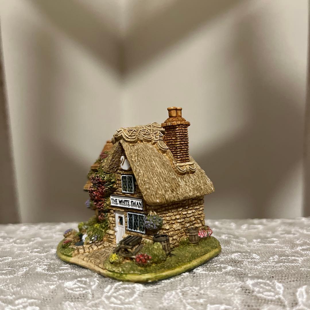 リリパットレーンTHE WHITE SWAN