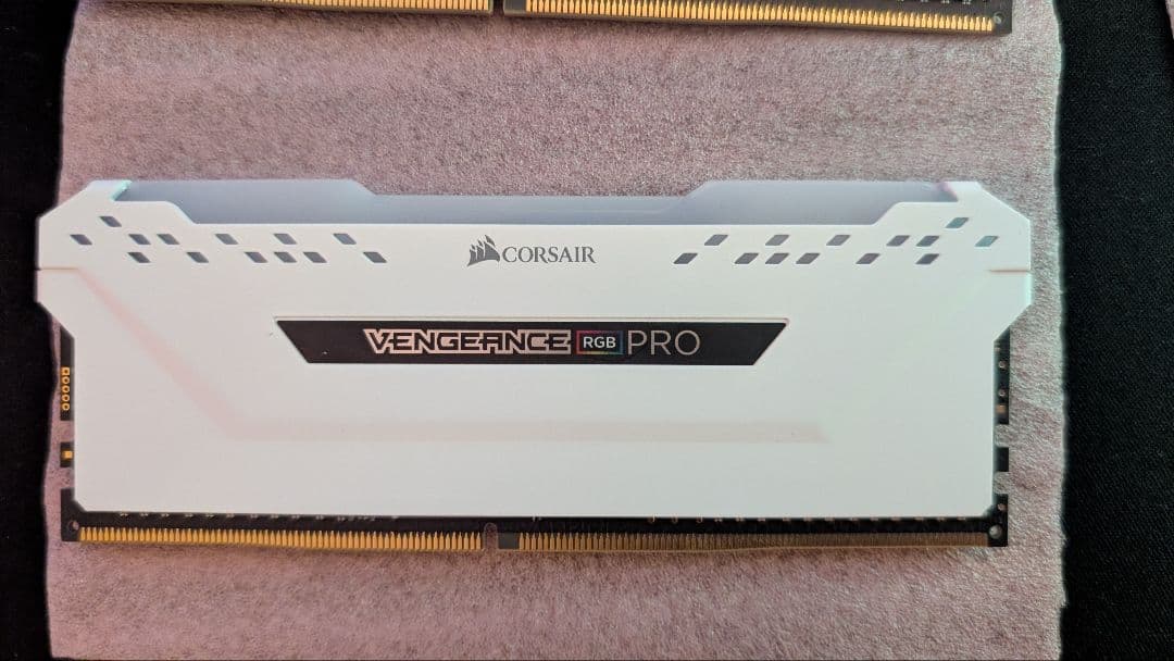 メモリー CORSAIRDDR4-3200MHz VENGEANC RGB PRO16GB