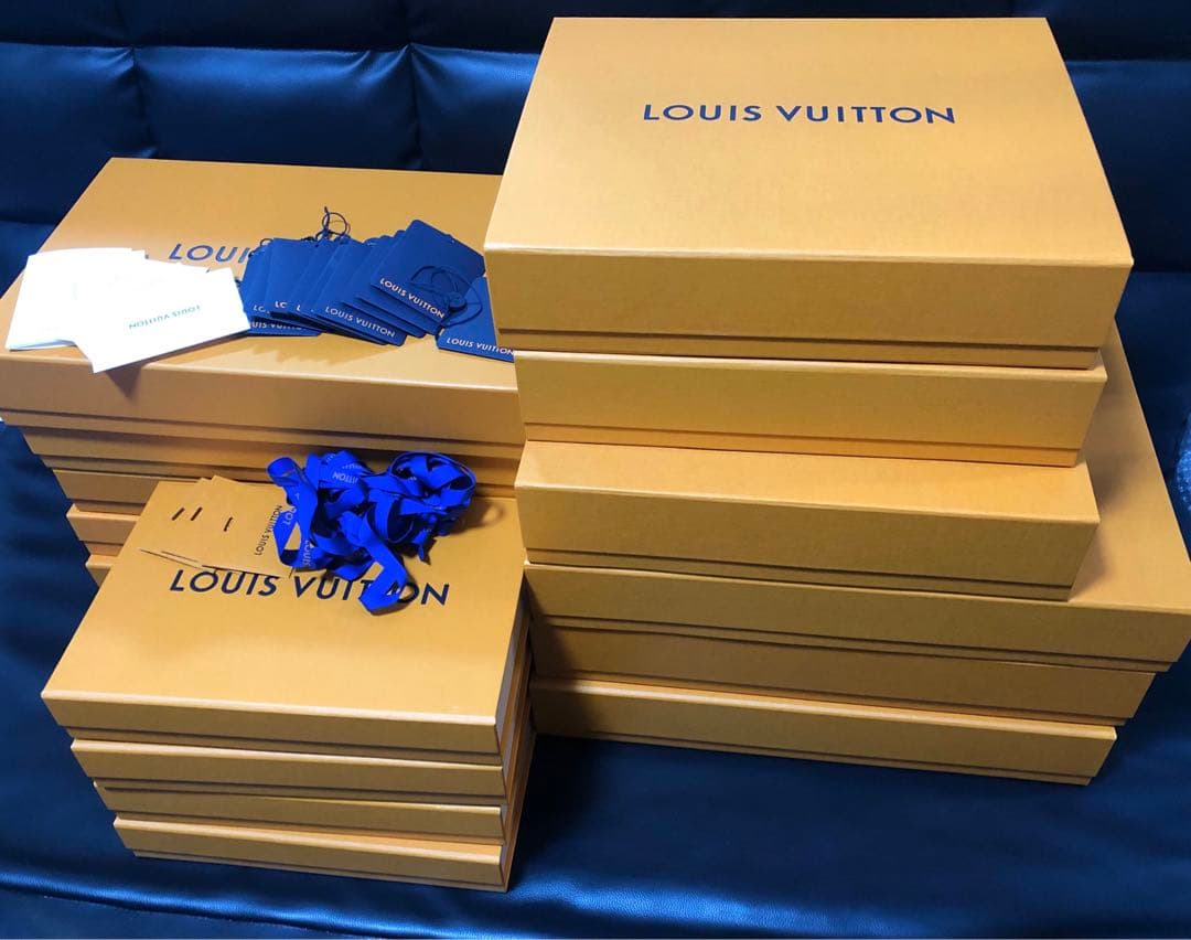 最終価格　ルイヴィトン　Tシャツ等衣類、マフラー等空箱　薄型タイプ16箱