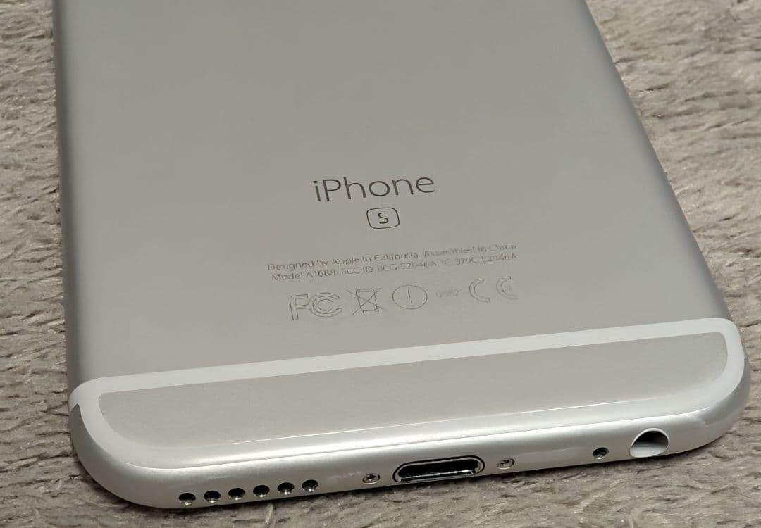 Apple iPhone 6s 64GB UAGケース付き 美品です。