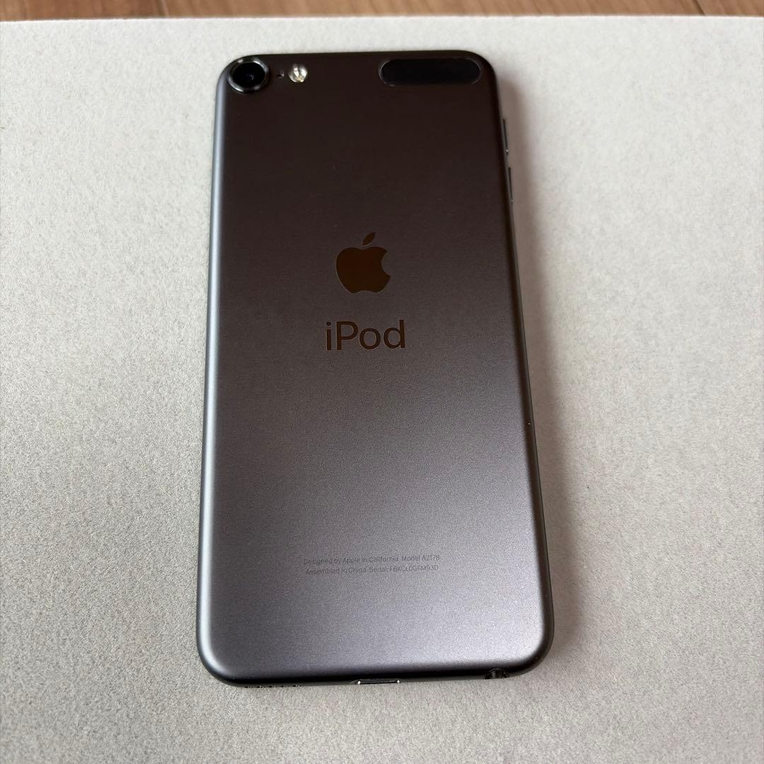 第7世代iPod touch 32GB スペースグレー　カバー付き