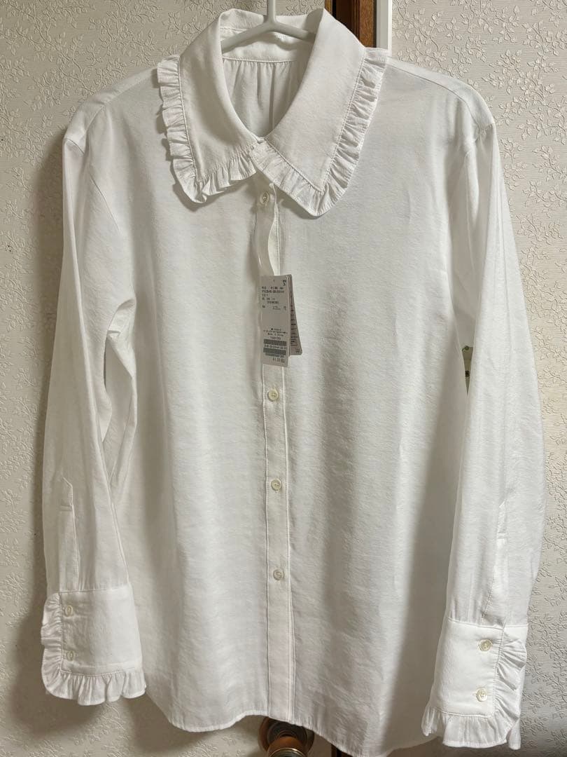 スピック&スパン　フリルカラーブラウス　ホワイト　タグ付き新品未使用