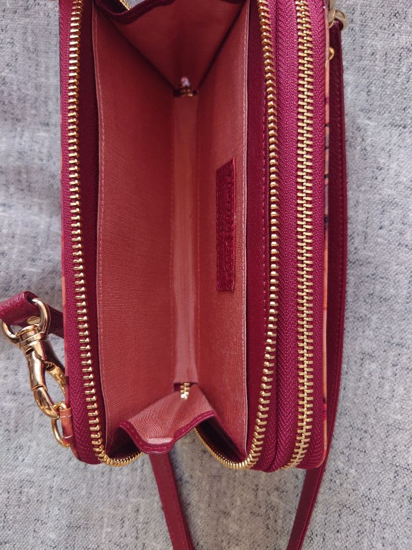 フルッティ ディ ボスコ Masquerade Aliceスマホショルダー