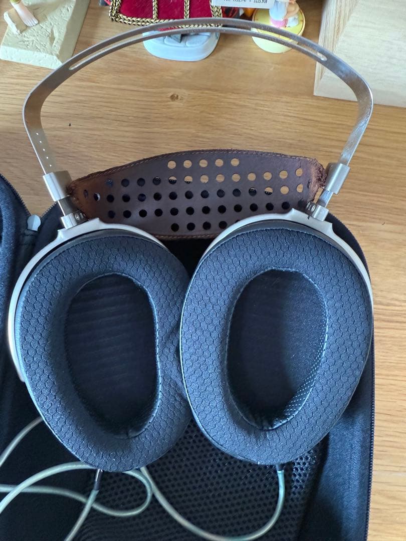 ヘッドホン he1000v2