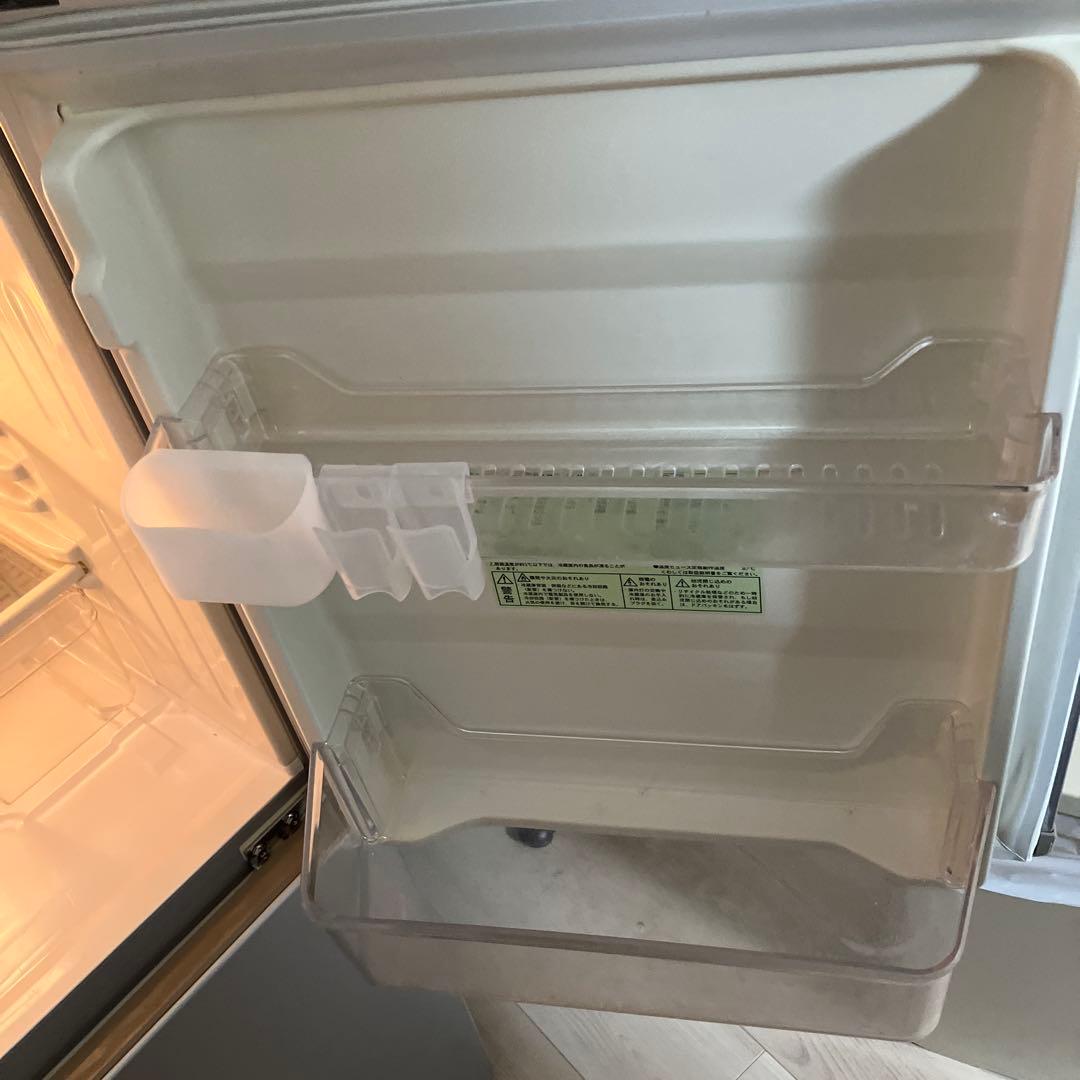 【送料込】ユーイング110L　UR-J110Fシルバー冷蔵庫 4段棚付き