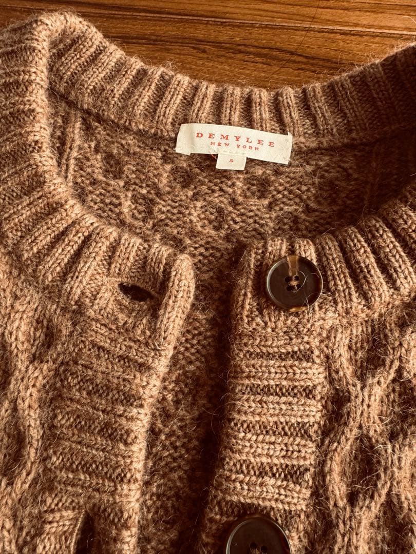 デミリー　ケーブルニット　キャメル　カーディガン