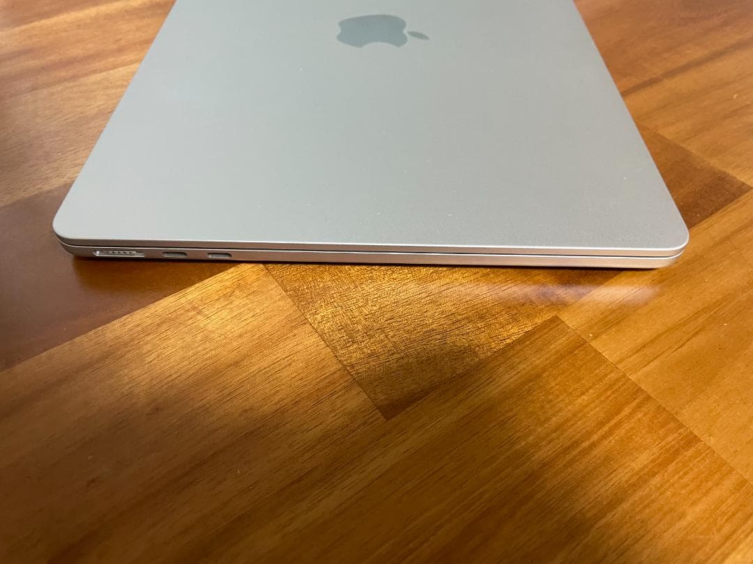 Apple MacBook Air 13.6インチ (A2681)