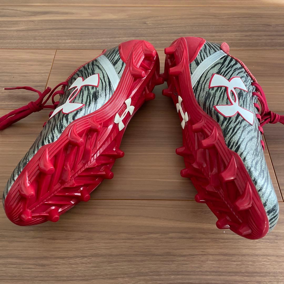 Under Armour スパイク シルバー/レッド