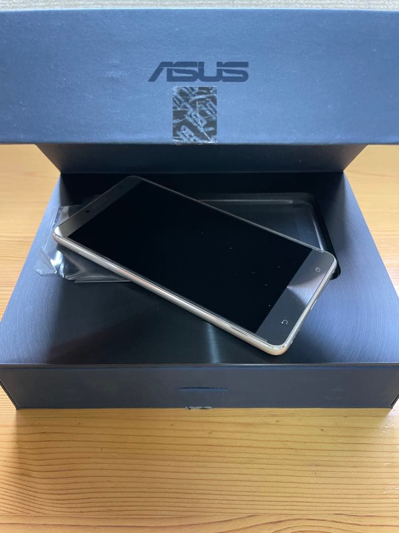 ASUS Zenfone 3 Deluxe ZS550KL スマートフォン 本体