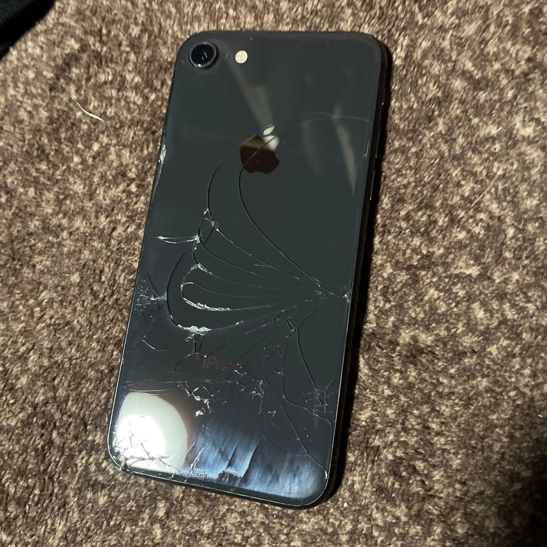 iPhone 8 ブラック　本体 画面ひび割れあり 64gb