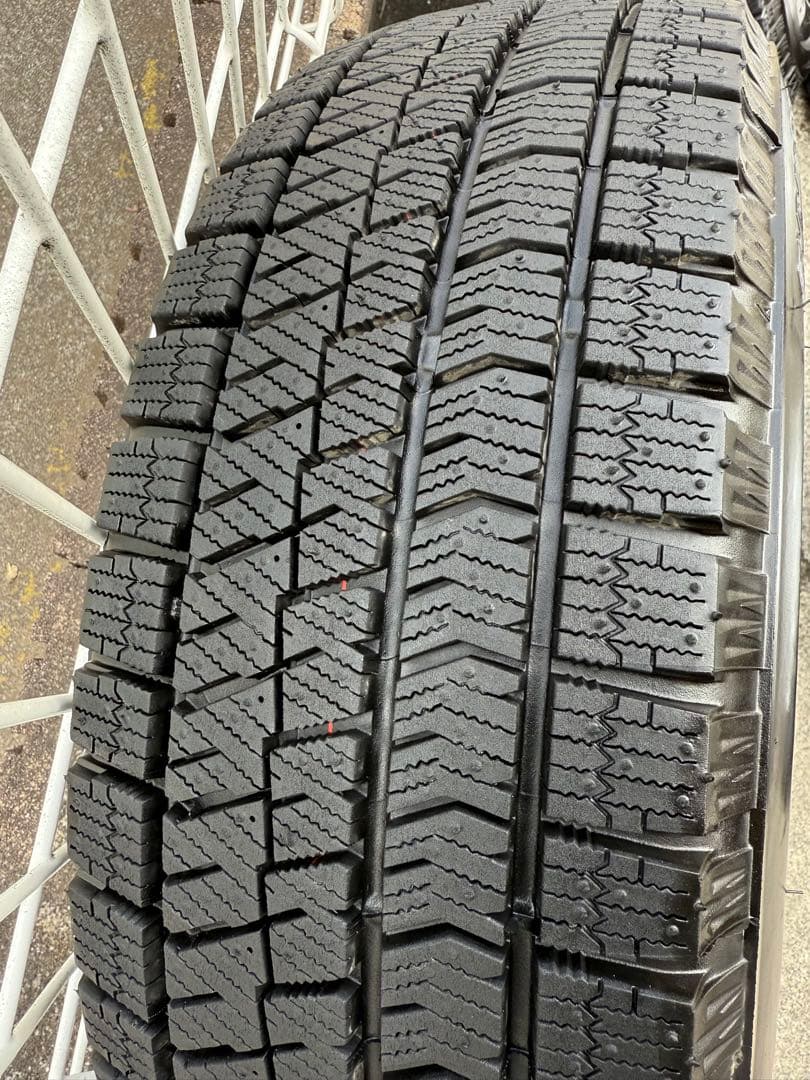 2024年製 スタッドレス タイヤ付き 8穴スチールホイール 4本セット✨溝あり