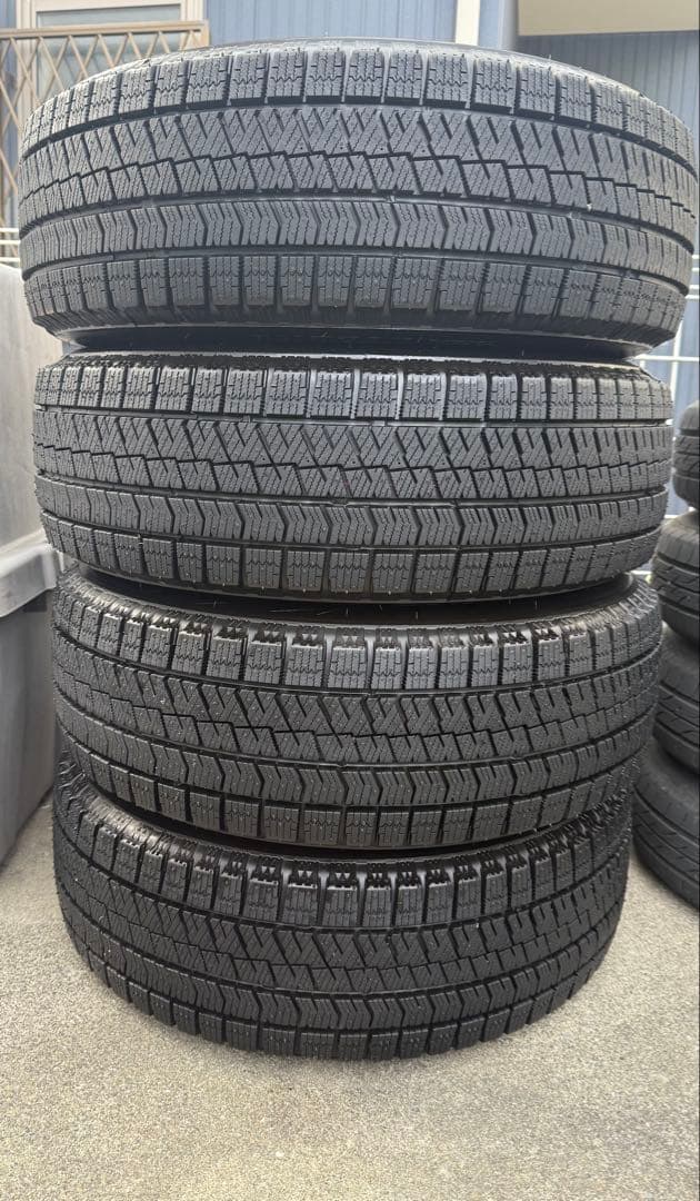 2024年製 スタッドレス タイヤ付き 8穴スチールホイール 4本セット✨溝あり