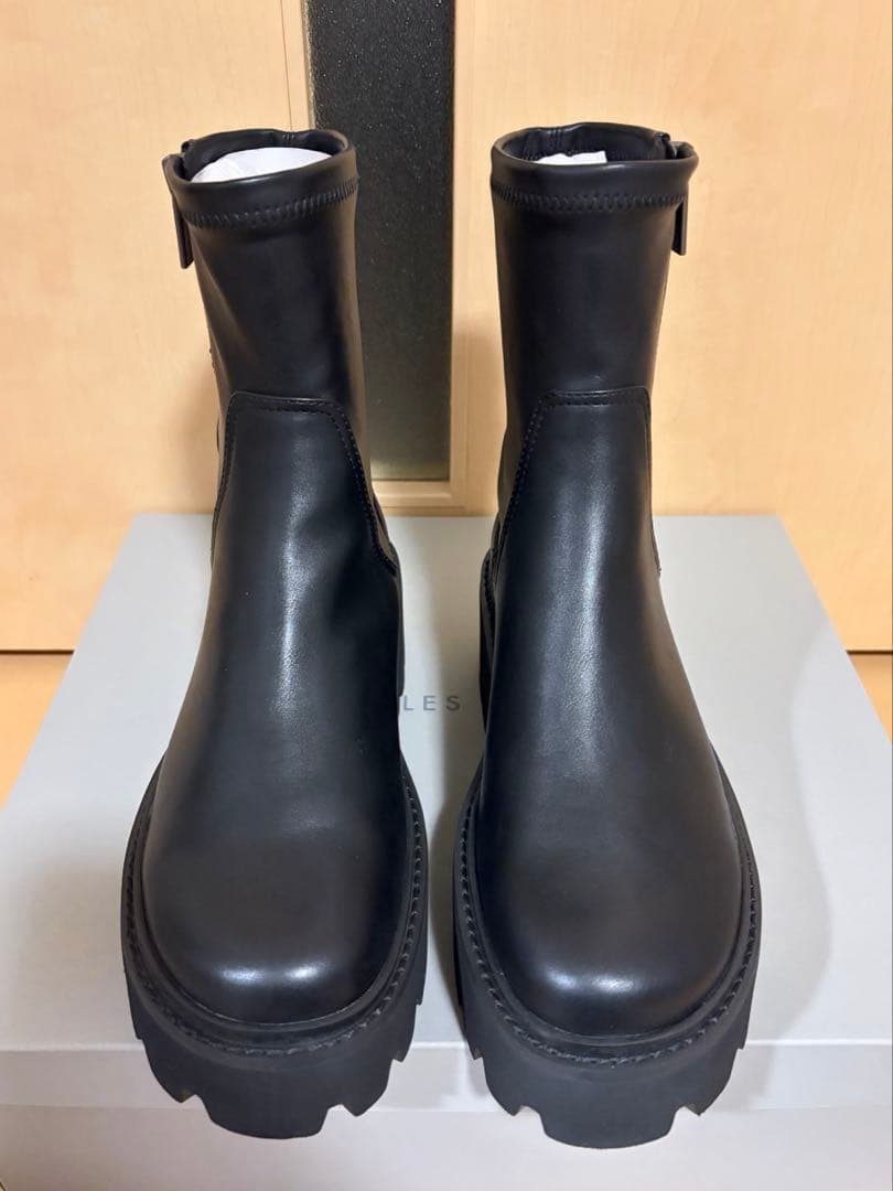 【新品】CHARLES & KEITH サイドジップ アンクルブーツ