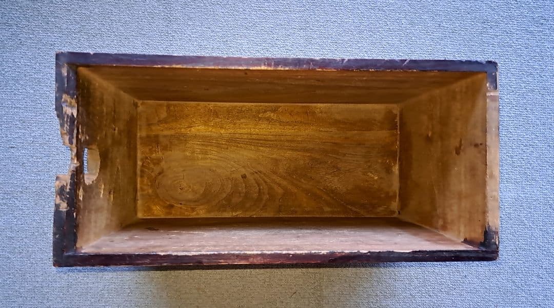 年季が入り過ぎた江戸時代の桐？箪笥