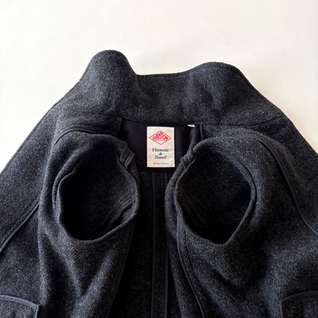 ■美品DANTONウールモッサシングルコートチャコールグレーくるみボタン丸襟38