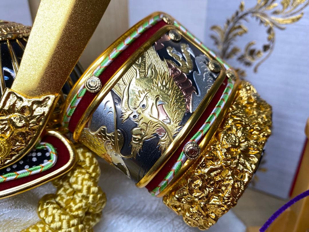 東京久月　五月人形　家紋付き正絹糸織兜飾り白木収納セット