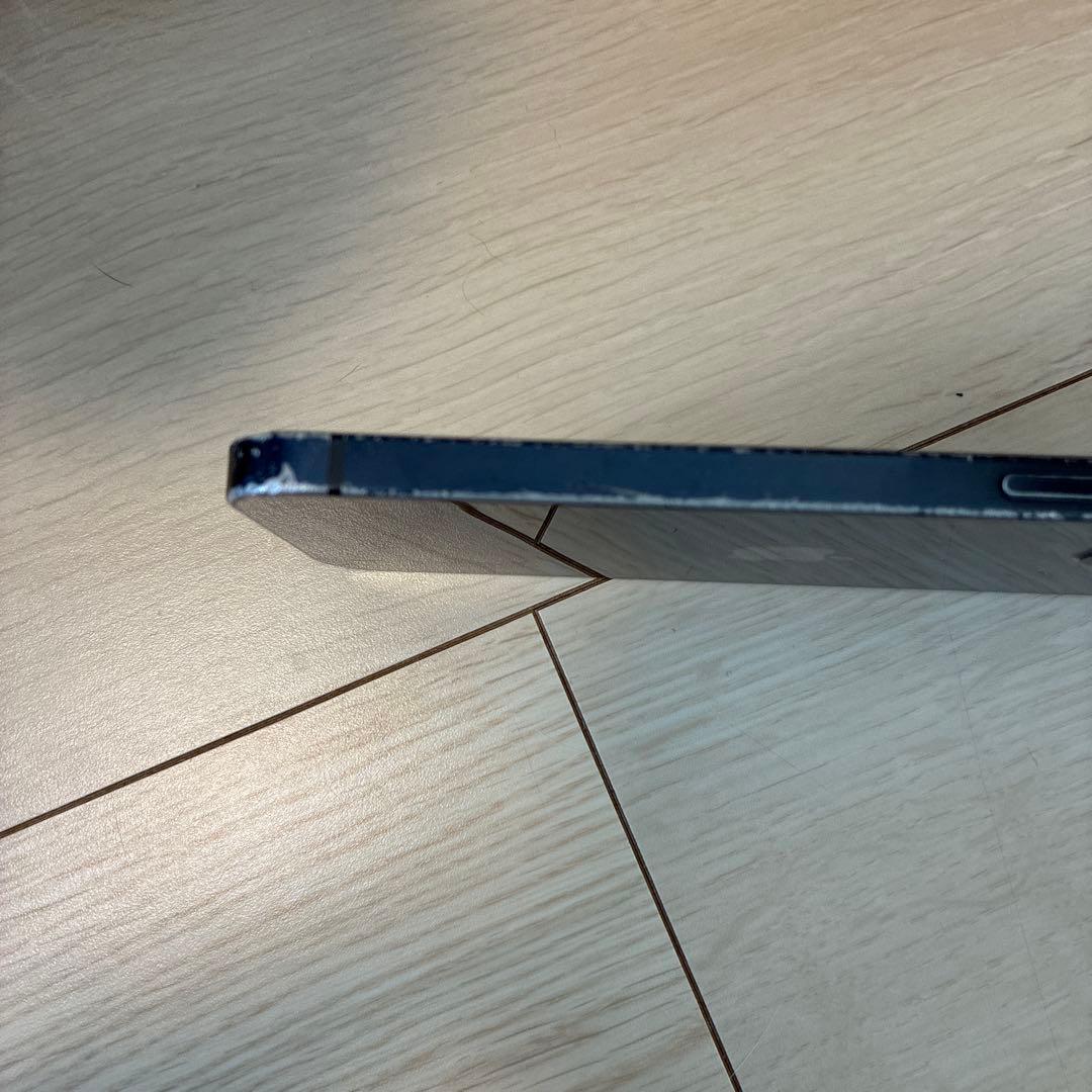 【割れなし】iPhone 12 ブラック 本体 128GB 保護フォルム付