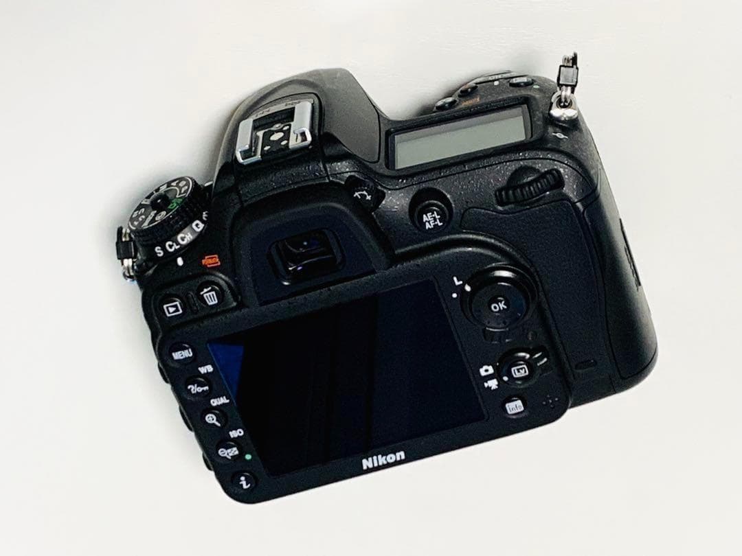 ☆撮影数220回以下☆Nikon D7200ボディMB-D15マルチパックセット