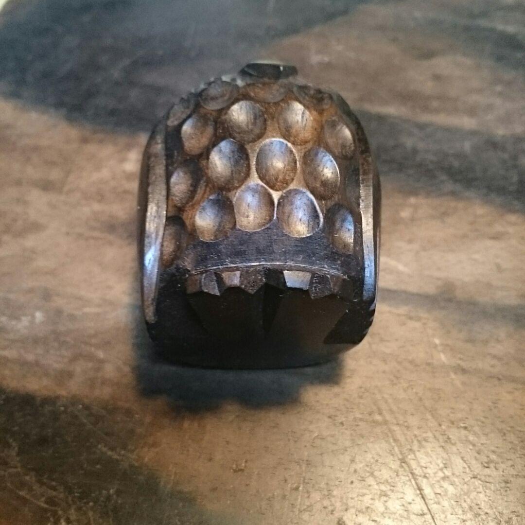 黒柿　フクロウ　梟　ふくろう　木彫　根付