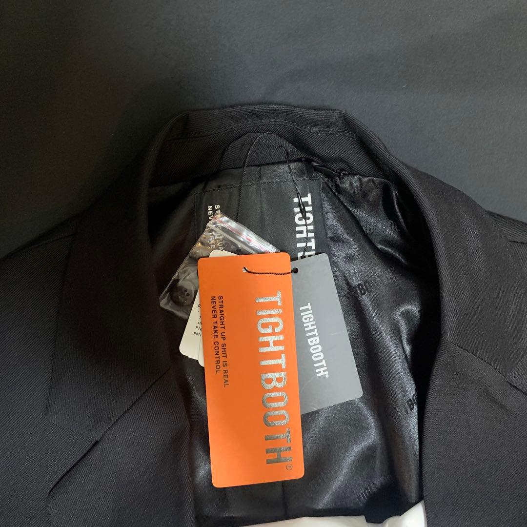 A　 ジャケット、ネクタイ、ハンガー、スーツカバーのみ