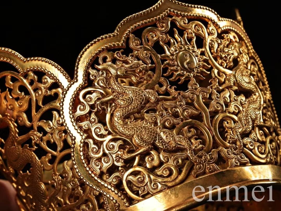 中国古美術· 旧蔵収純銅胎鎏金龍官帽・龍髪冠・聚財置物・高浮彫り・禮品・箱付き