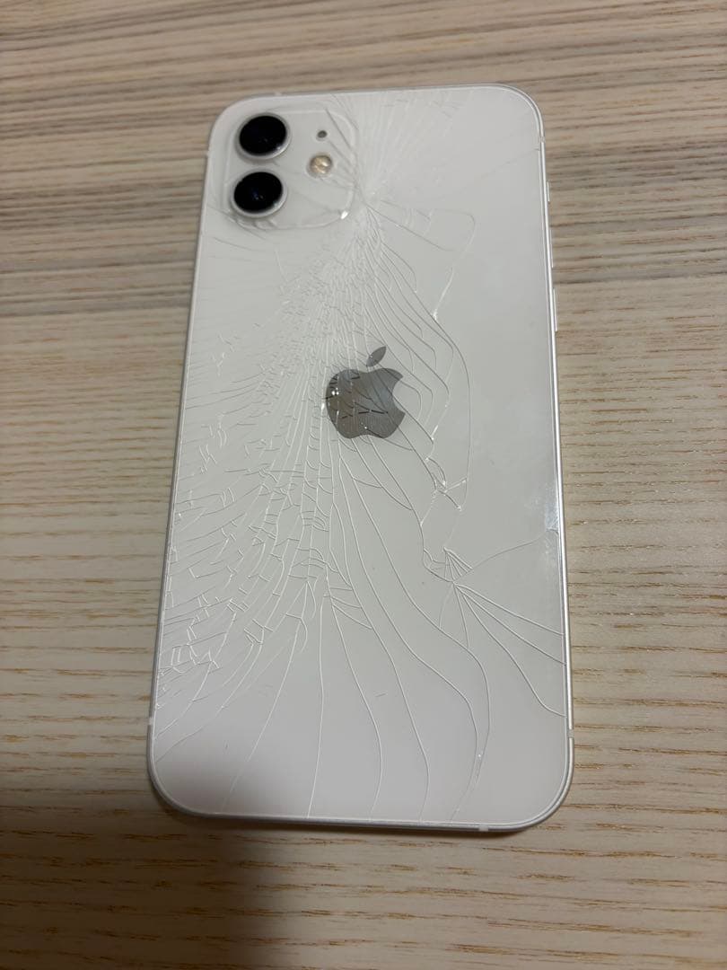 Apple iPhone 12 ホワイト 本体 背面割れあり