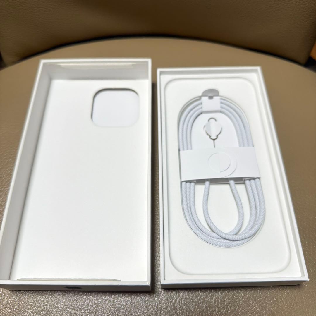 美品iPhone16ProMax 256GB SIMフリー ブラックチタニウム