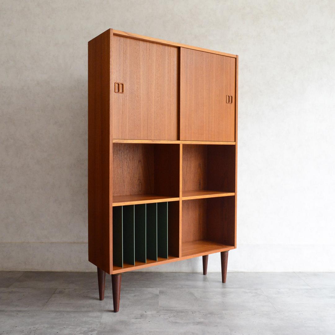 デンマーク 北欧ヴィンテージ チーク ディスプレイシェルフ 北欧家具 3段扉付き