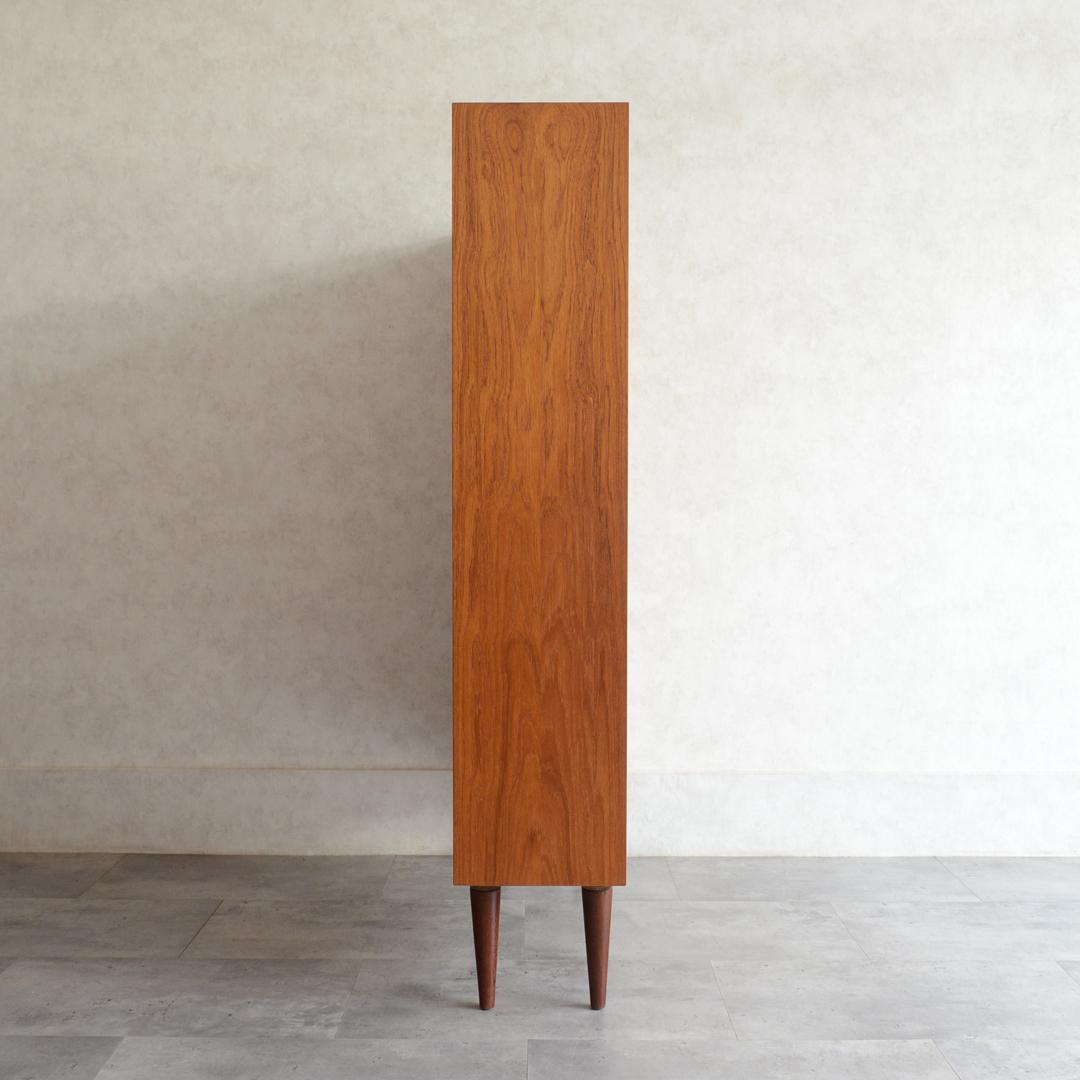 デンマーク 北欧ヴィンテージ チーク ディスプレイシェルフ 北欧家具 3段扉付き